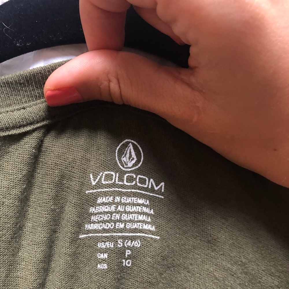 NWT Volcom tee - Picture 3 of 4